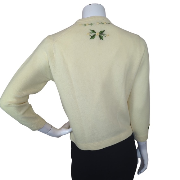 Vintage Yellow Flower Embroidered Sweater - Picture 3 of 12